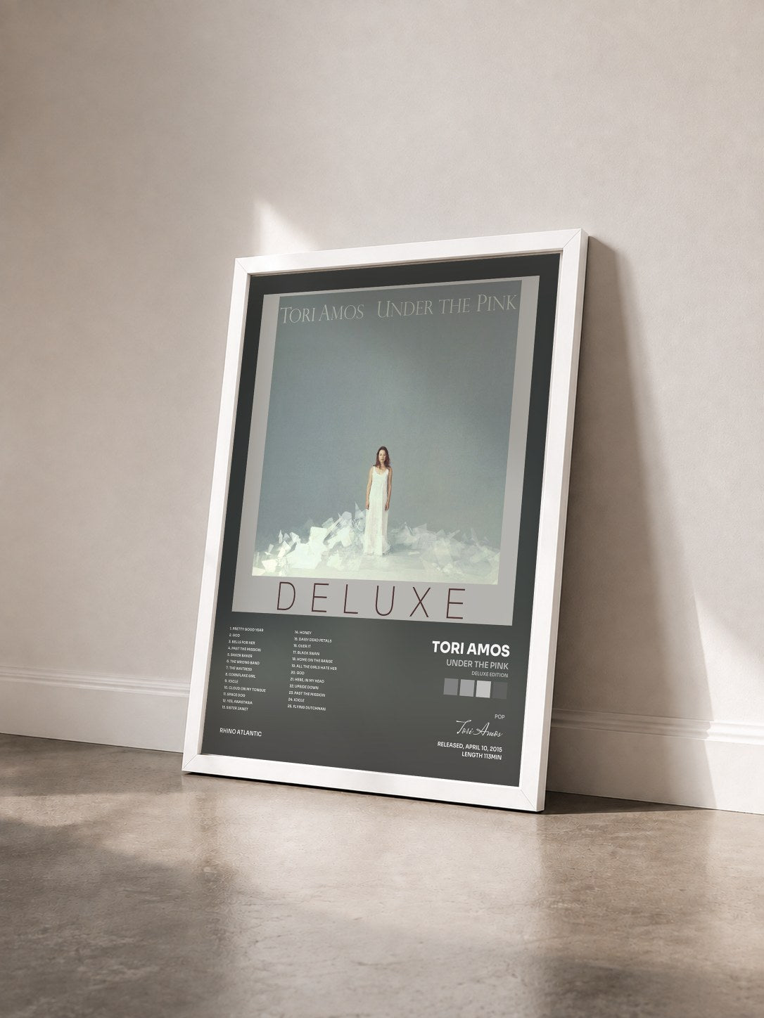 #blanc Tableau de l'album Under the Pink (Deluxe Edition) de Tori Amos vu de trois quarts, cadre blanc