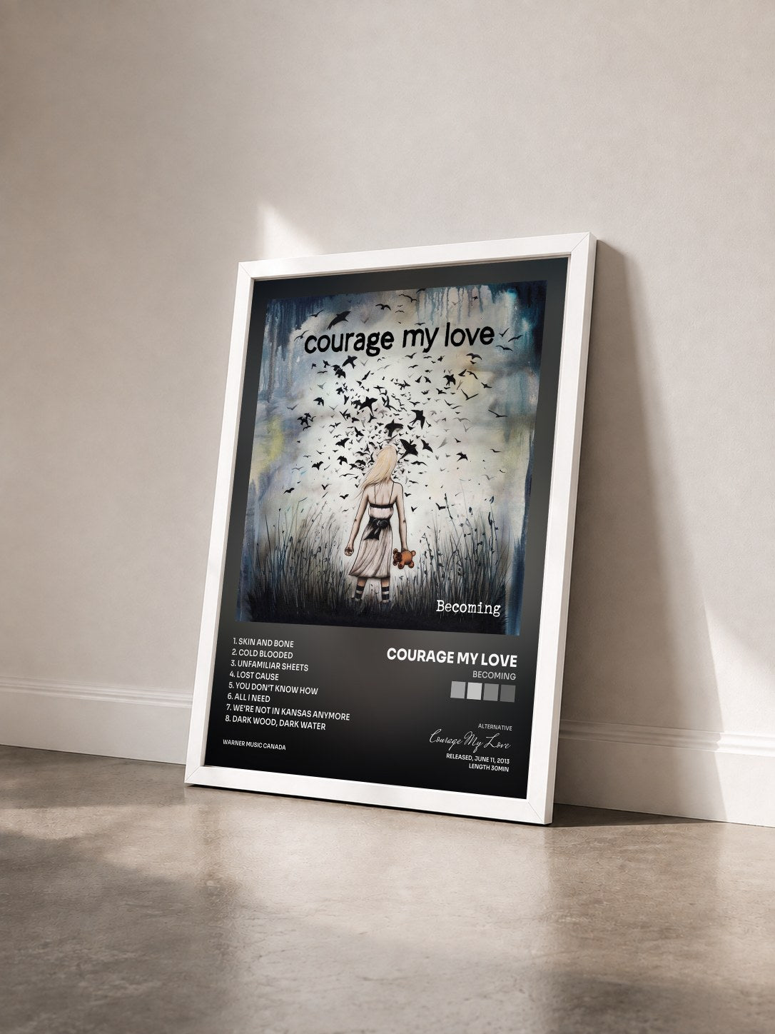 #blanc Tableau de l'album Becoming de Courage My Love vu de trois quarts, cadre blanc