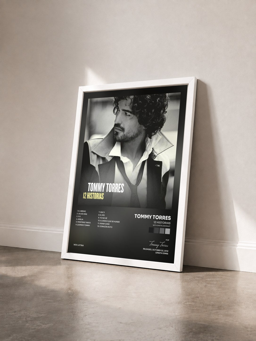 #blanc Tableau de l'album 12 Historias (With Digital Booklet) de Tommy Torres vu de trois quarts, cadre blanc