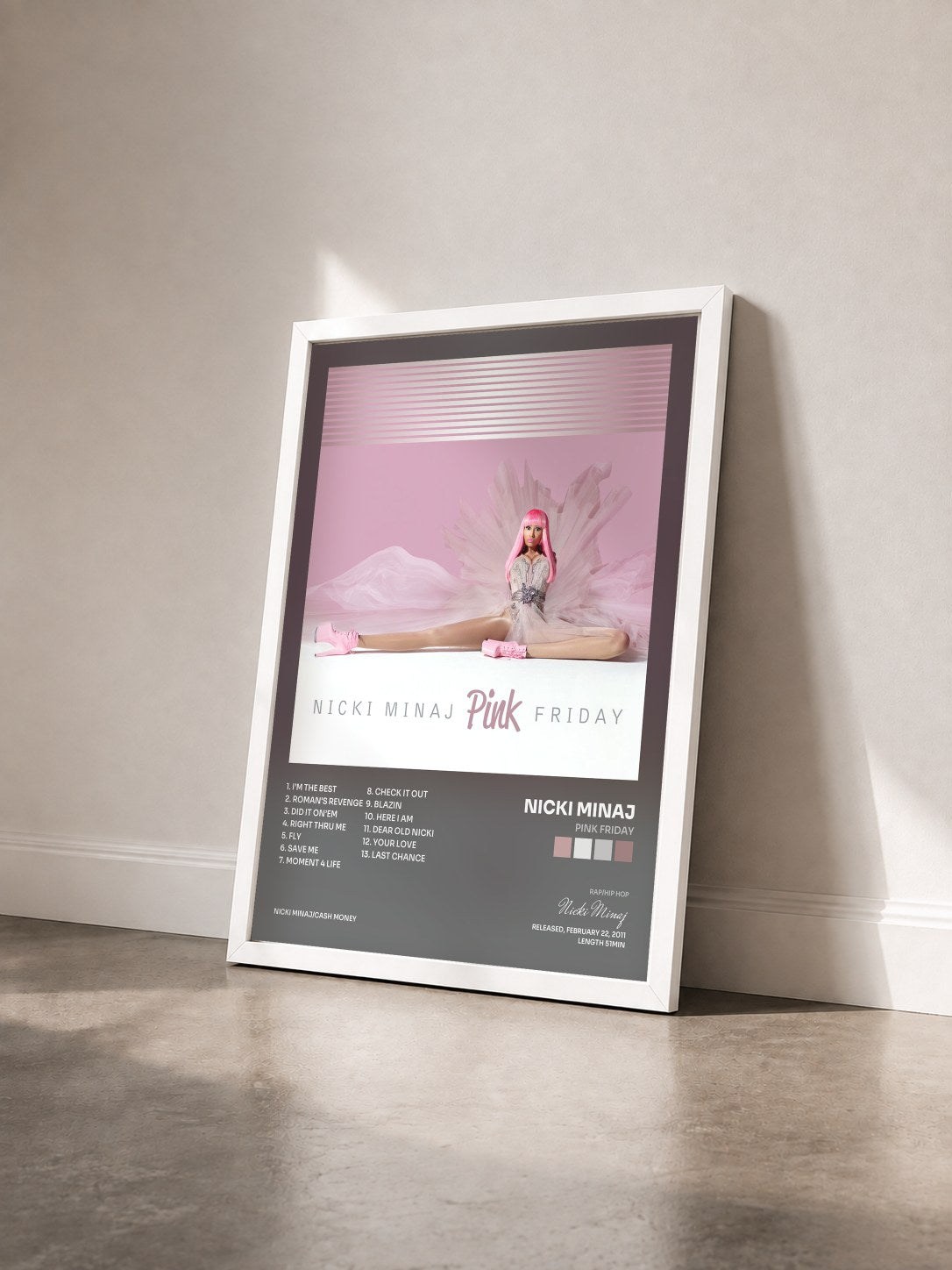 #blanc Tableau de l'album Pink Friday de Nicki Minaj vu de trois quarts, cadre blanc