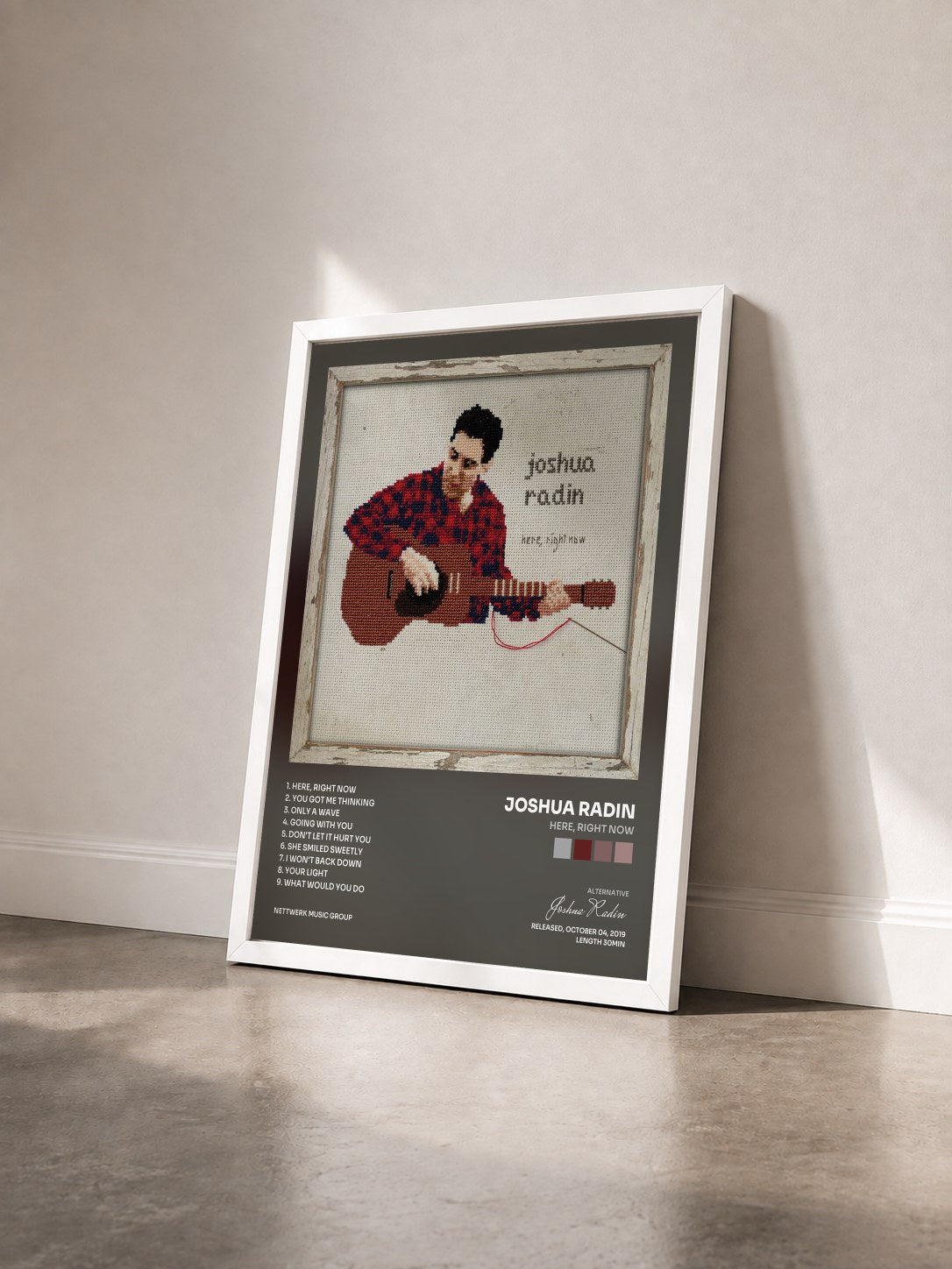 #blanc Tableau de l'album Here, Right Now de Joshua Radin vu de trois quarts, cadre blanc