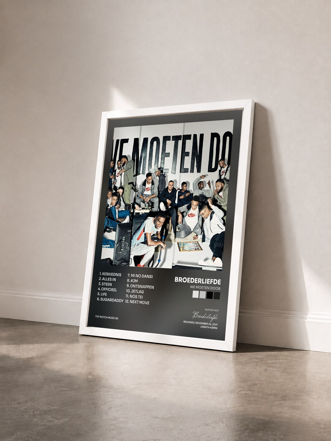 #blanc Tableau de l'album We Moeten Door de Broederliefde vu de trois quarts, cadre blanc