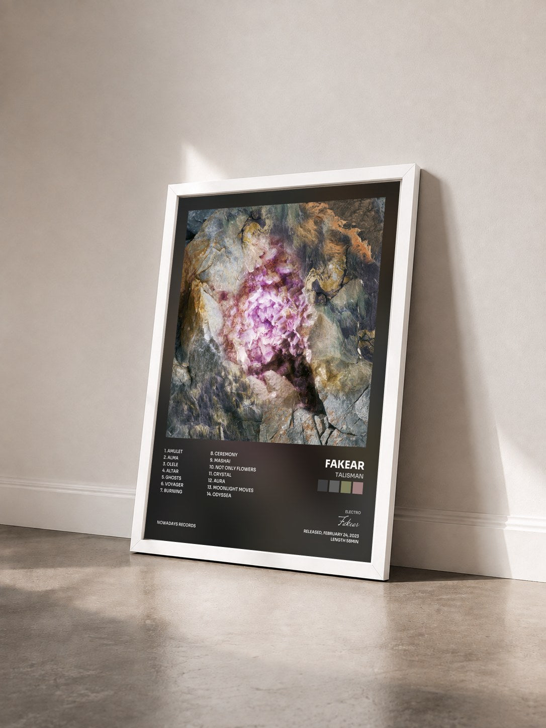 #blanc Tableau de l'album Talisman de Fakear vu de trois quarts, cadre blanc
