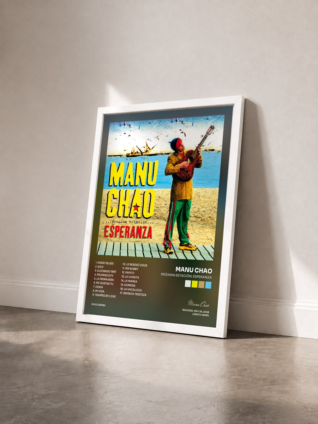 #blanc Tableau de l'album Próxima Estación: Esperanza de Manu Chao vu de trois quarts, cadre blanc