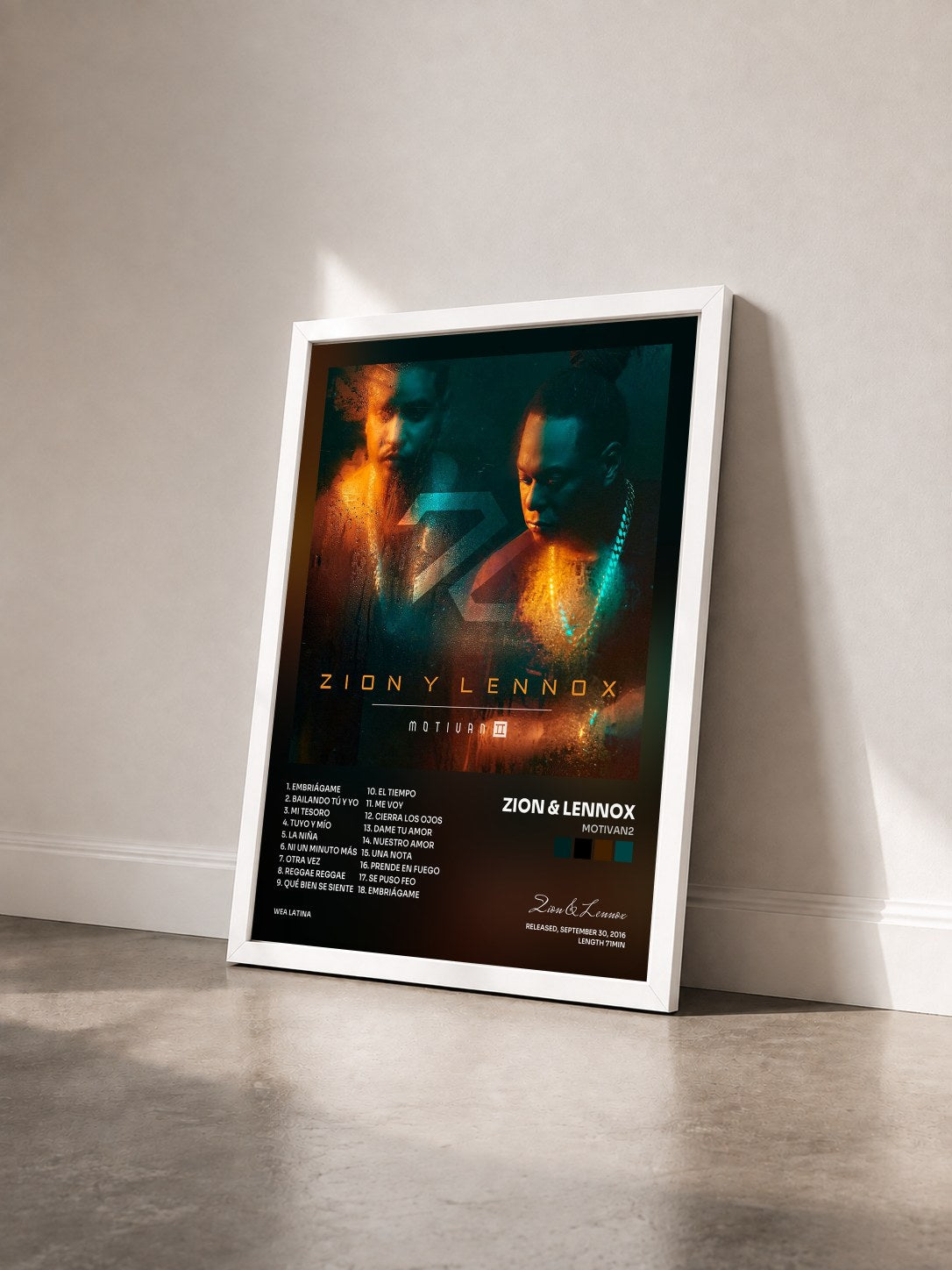 #blanc Tableau de l'album Motivan2 de Zion & Lennox vu de trois quarts, cadre blanc