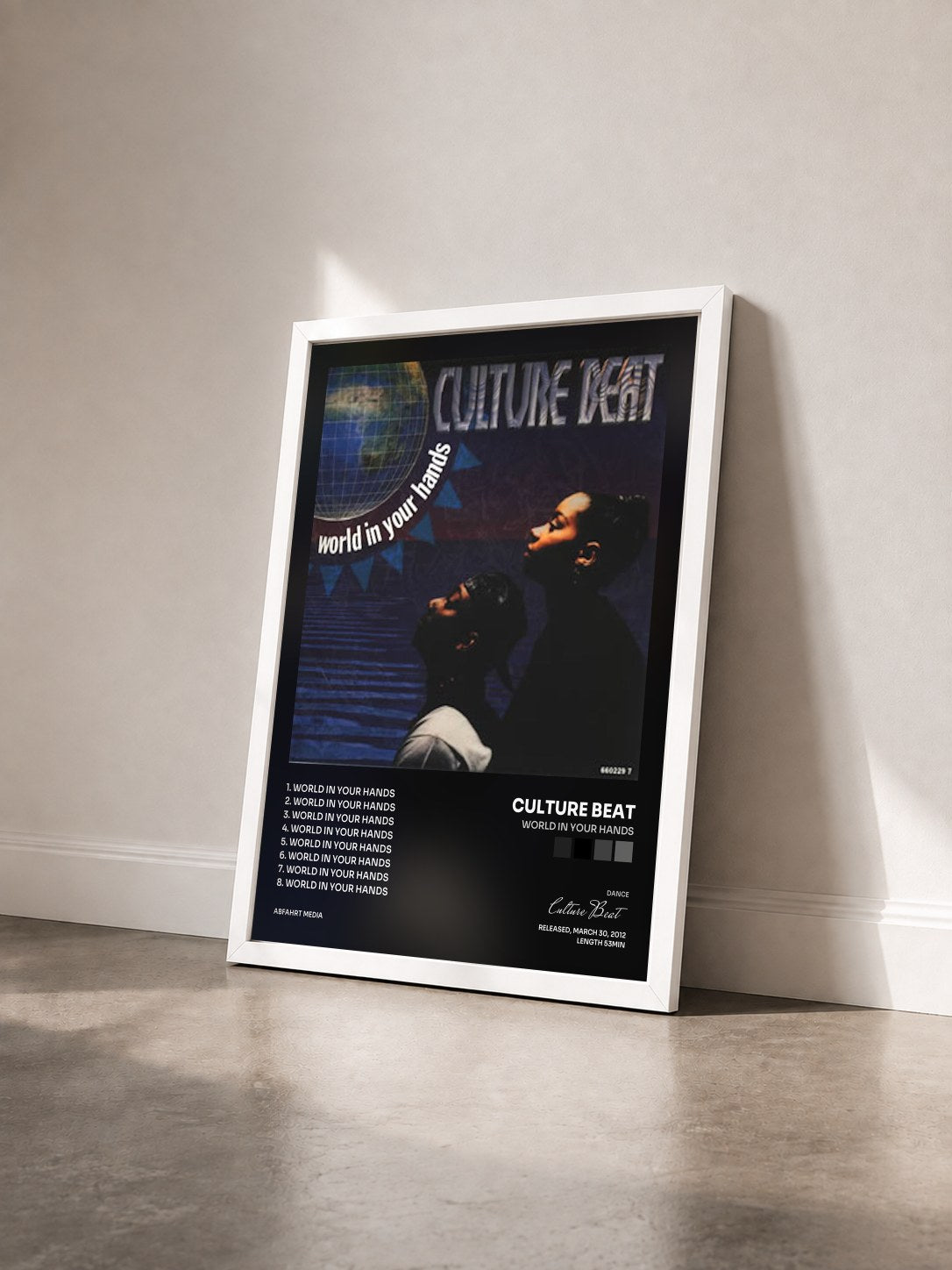 #blanc Tableau de l'album World in Your Hands de Culture Beat vu de trois quarts, cadre blanc