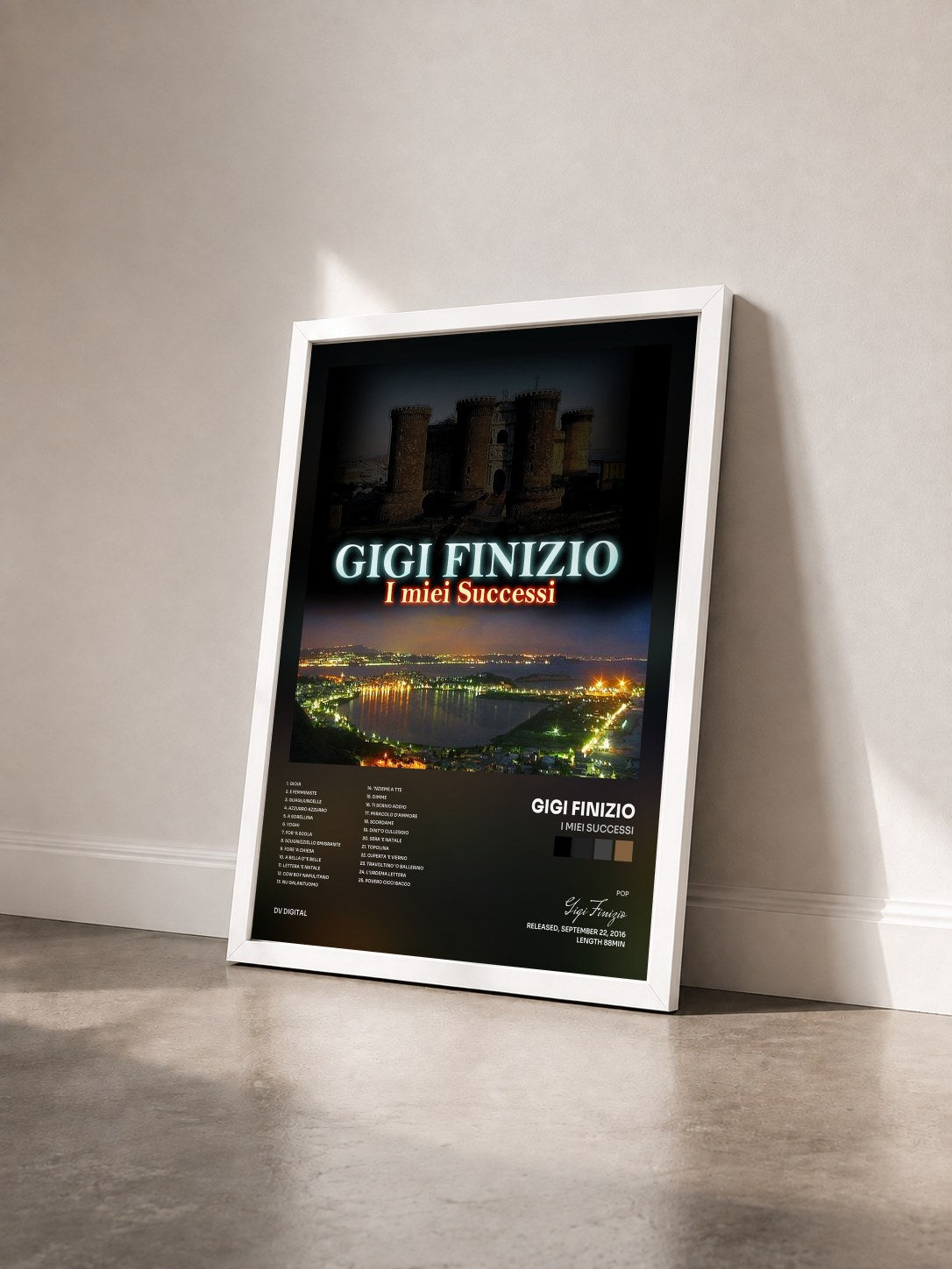#blanc Tableau de l'album I miei successi de Gigi Finizio vu de trois quarts, cadre blanc