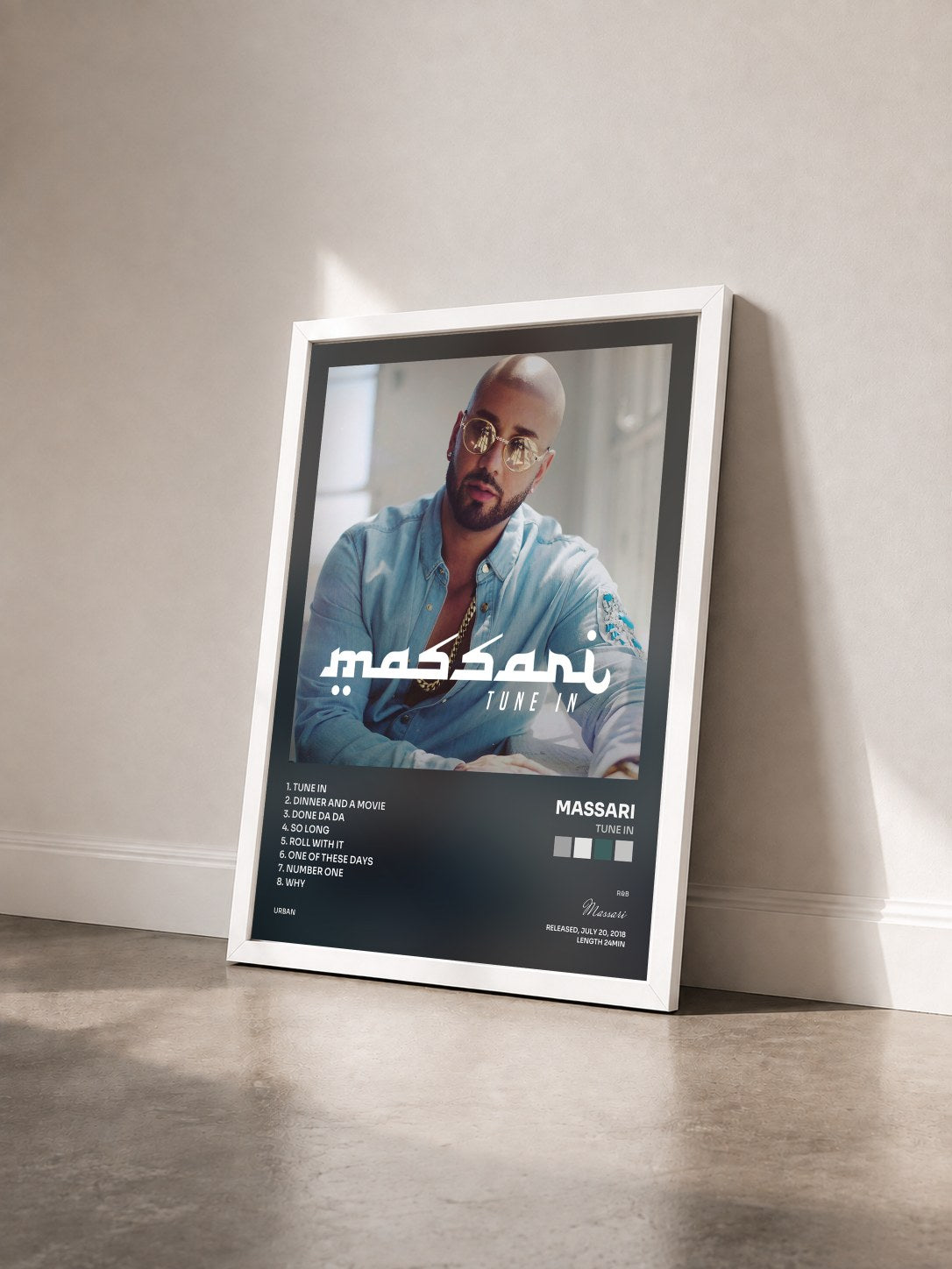 #blanc Tableau de l'album Tune In de Massari vu de trois quarts, cadre blanc