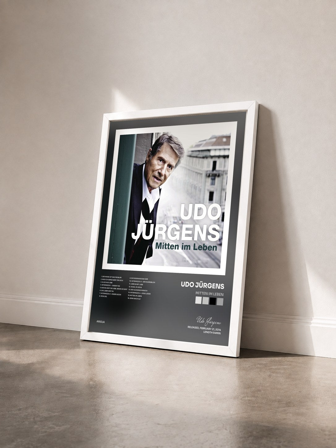 #blanc Tableau de l'album Mitten im Leben de Udo Jürgens vu de trois quarts, cadre blanc