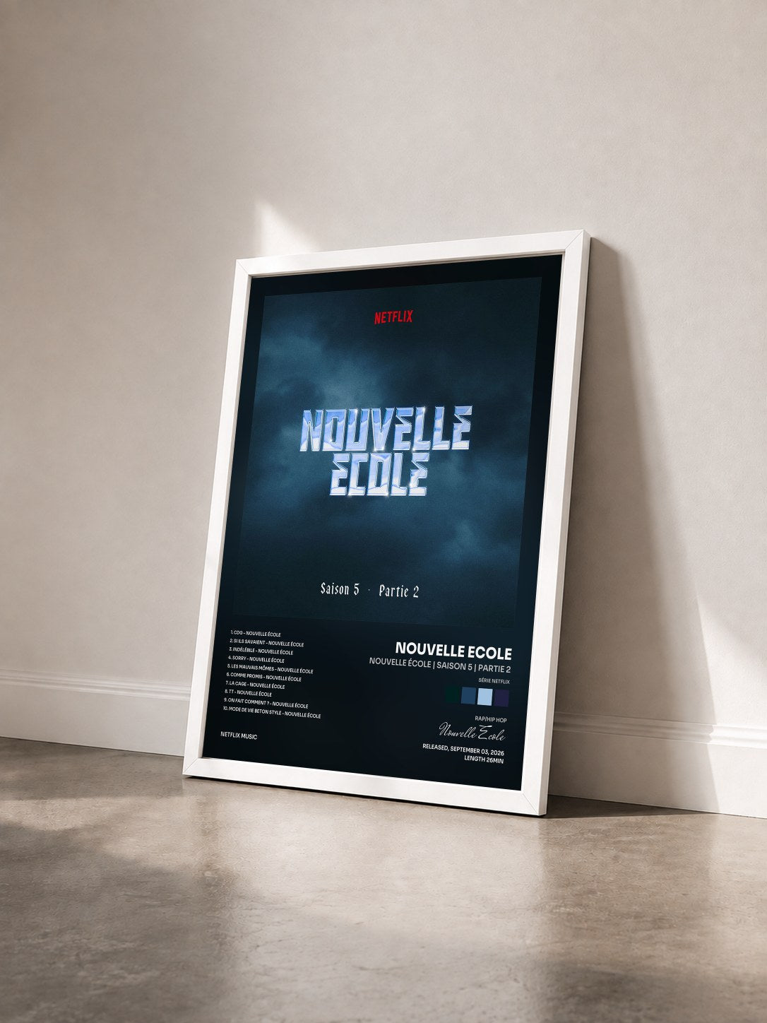#blanc Tableau de l'album Nouvelle École | Saison 5 | Partie 2 (Série Netflix) de Nouvelle Ecole vu de trois quarts, cadre blanc