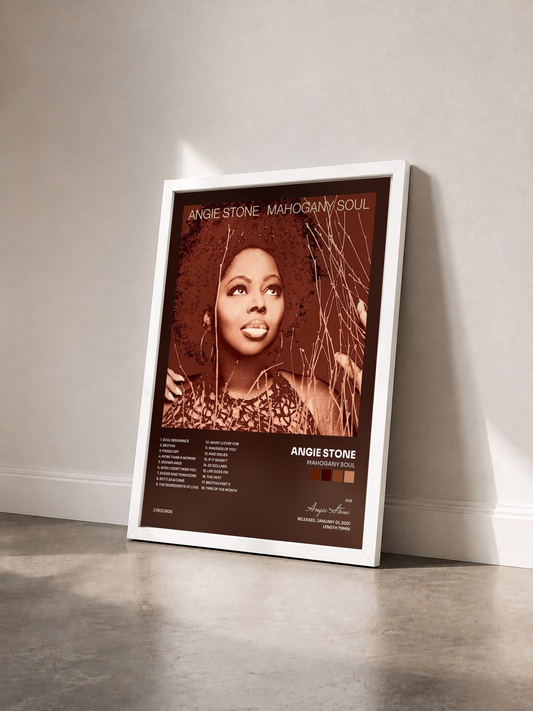 #blanc Tableau de l'album Mahogany Soul de Angie Stone vu de trois quarts, cadre blanc
