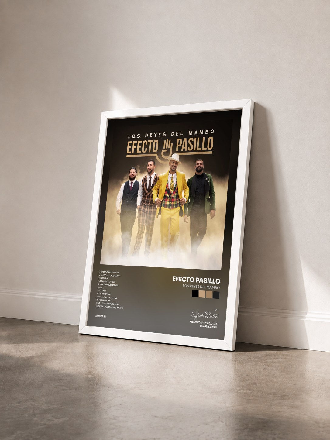 #blanc Tableau de l'album Los reyes del mambo de Efecto Pasillo vu de trois quarts, cadre blanc
