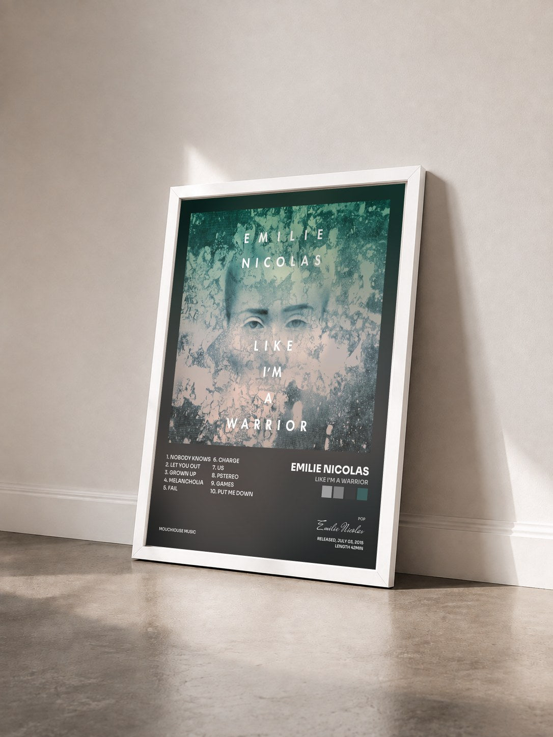 #blanc Tableau de l'album Like I'm a Warrior de Emilie Nicolas vu de trois quarts, cadre blanc