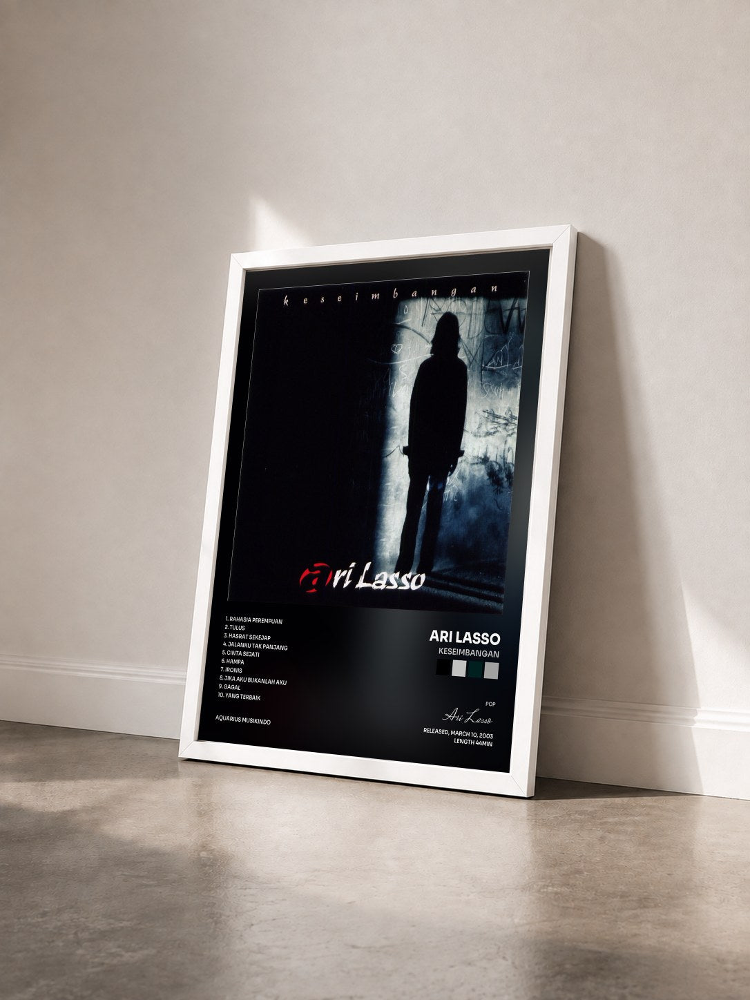 #blanc Tableau de l'album Keseimbangan de Ari Lasso vu de trois quarts, cadre blanc