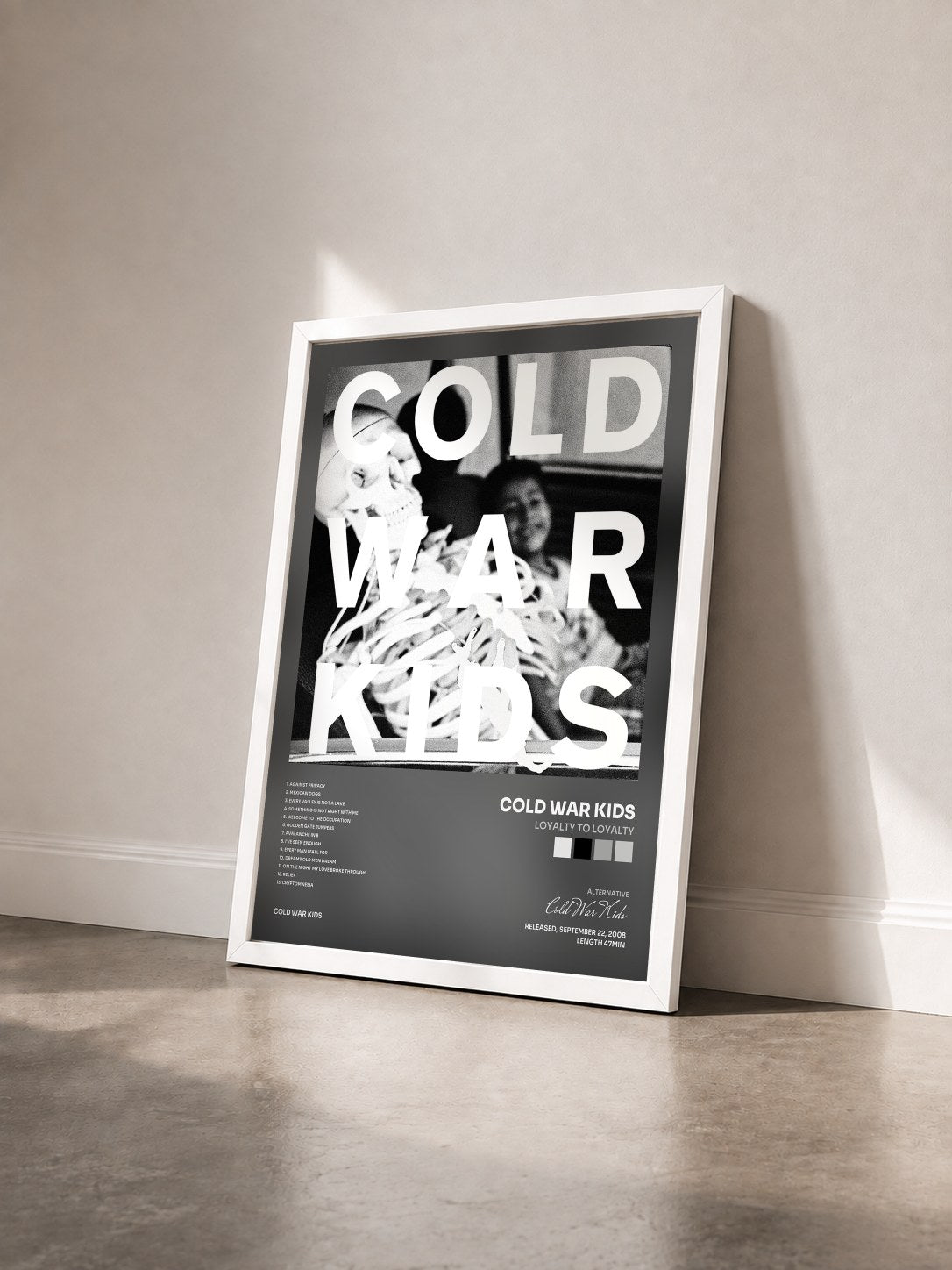 #blanc Tableau de l'album Loyalty To Loyalty de Cold War Kids vu de trois quarts, cadre blanc