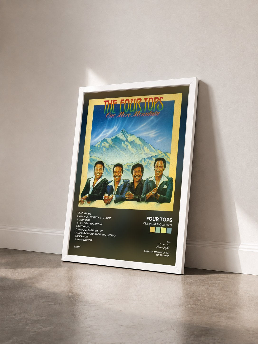 #blanc Tableau de l'album One More Mountain de Four Tops vu de trois quarts, cadre blanc