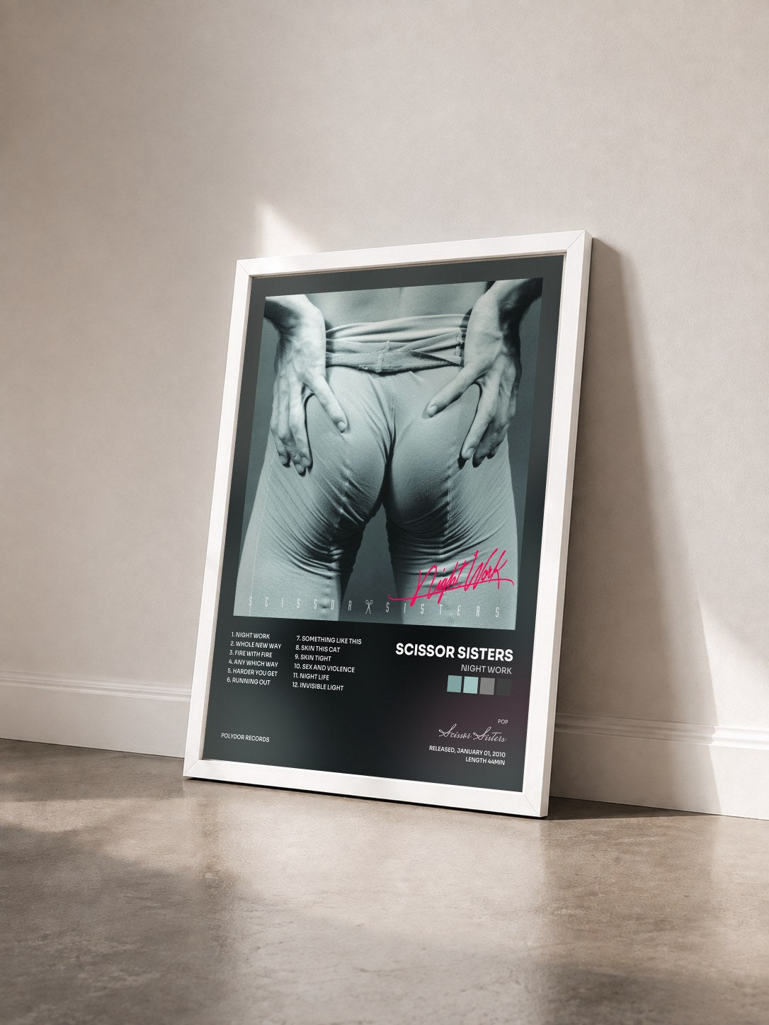 #blanc Tableau de l'album Night Work de Scissor Sisters vu de trois quarts, cadre blanc