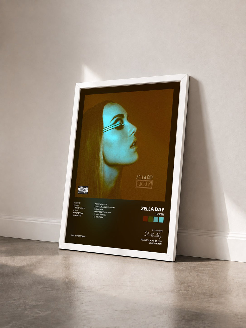 #blanc Tableau de l'album Kicker de Zella Day vu de trois quarts, cadre blanc