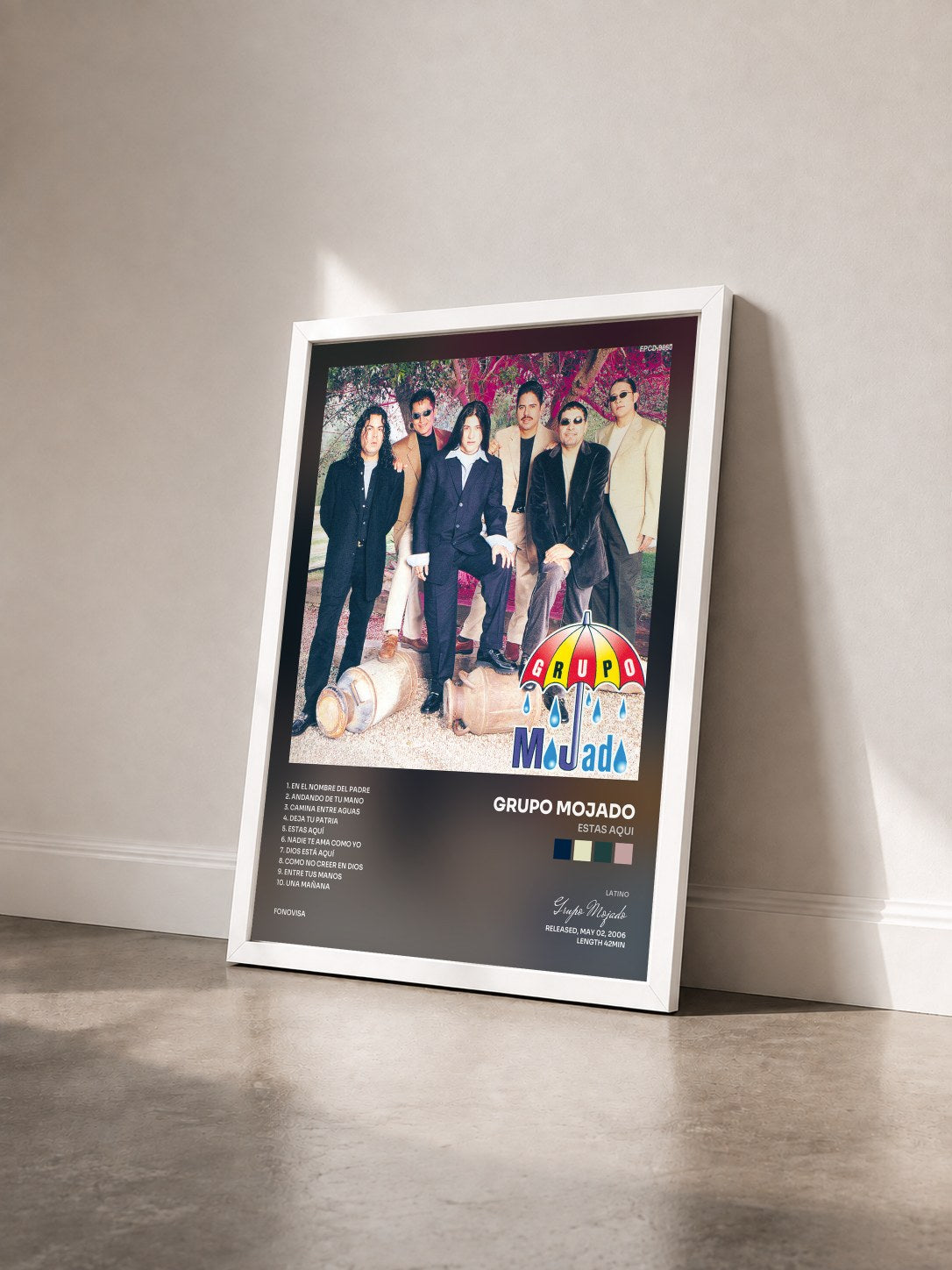 #blanc Tableau de l'album Estas Aqui de Grupo Mojado vu de trois quarts, cadre blanc