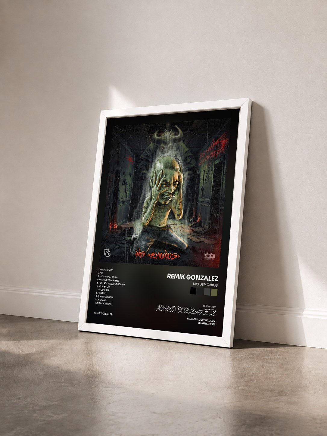 #blanc Tableau de l'album Mis Demonios de REMIK GONZALEZ vu de trois quarts, cadre blanc