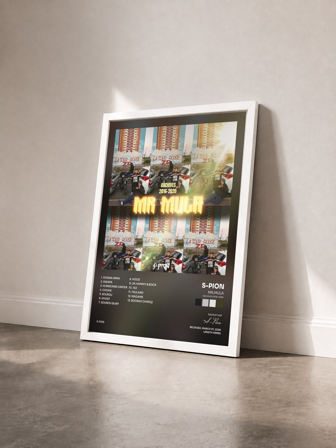 #blanc Tableau de l'album Mr.Mula (Archives 2016-2020) de S-Pion vu de trois quarts, cadre blanc