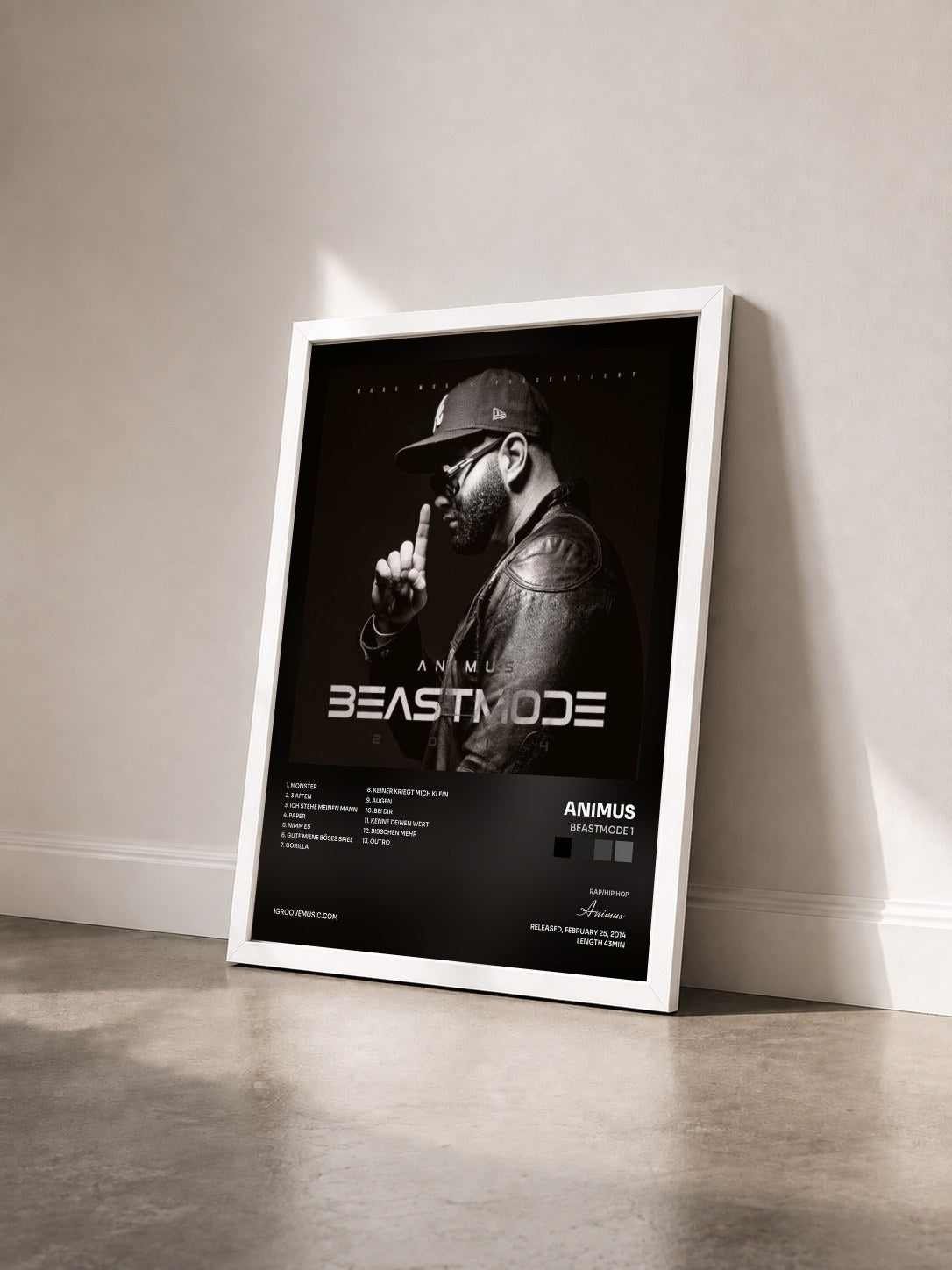 #blanc Tableau de l'album Beastmode 1 de Animus vu de trois quarts, cadre blanc