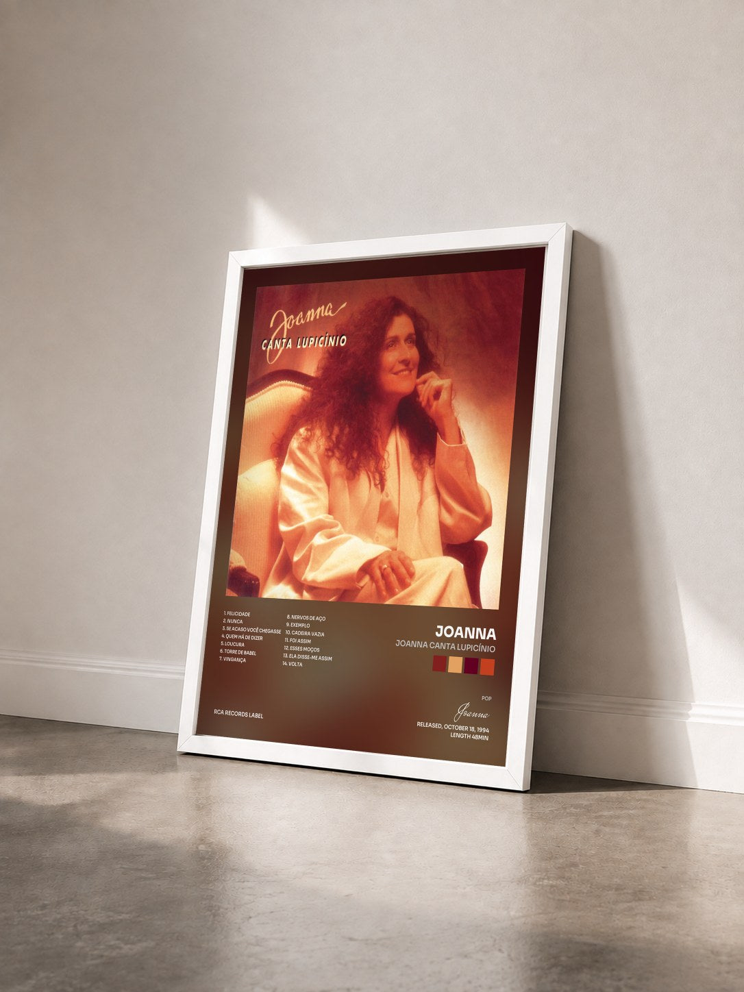 #blanc Tableau de l'album Joanna Canta Lupicínio de Joanna vu de trois quarts, cadre blanc