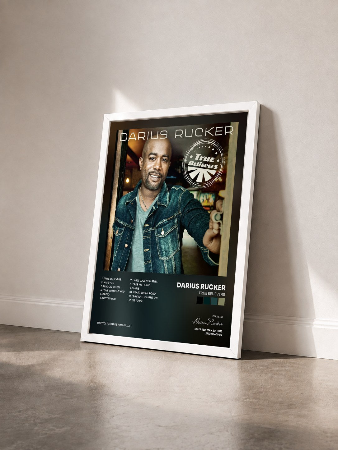 #blanc Tableau de l'album True Believers de Darius Rucker vu de trois quarts, cadre blanc