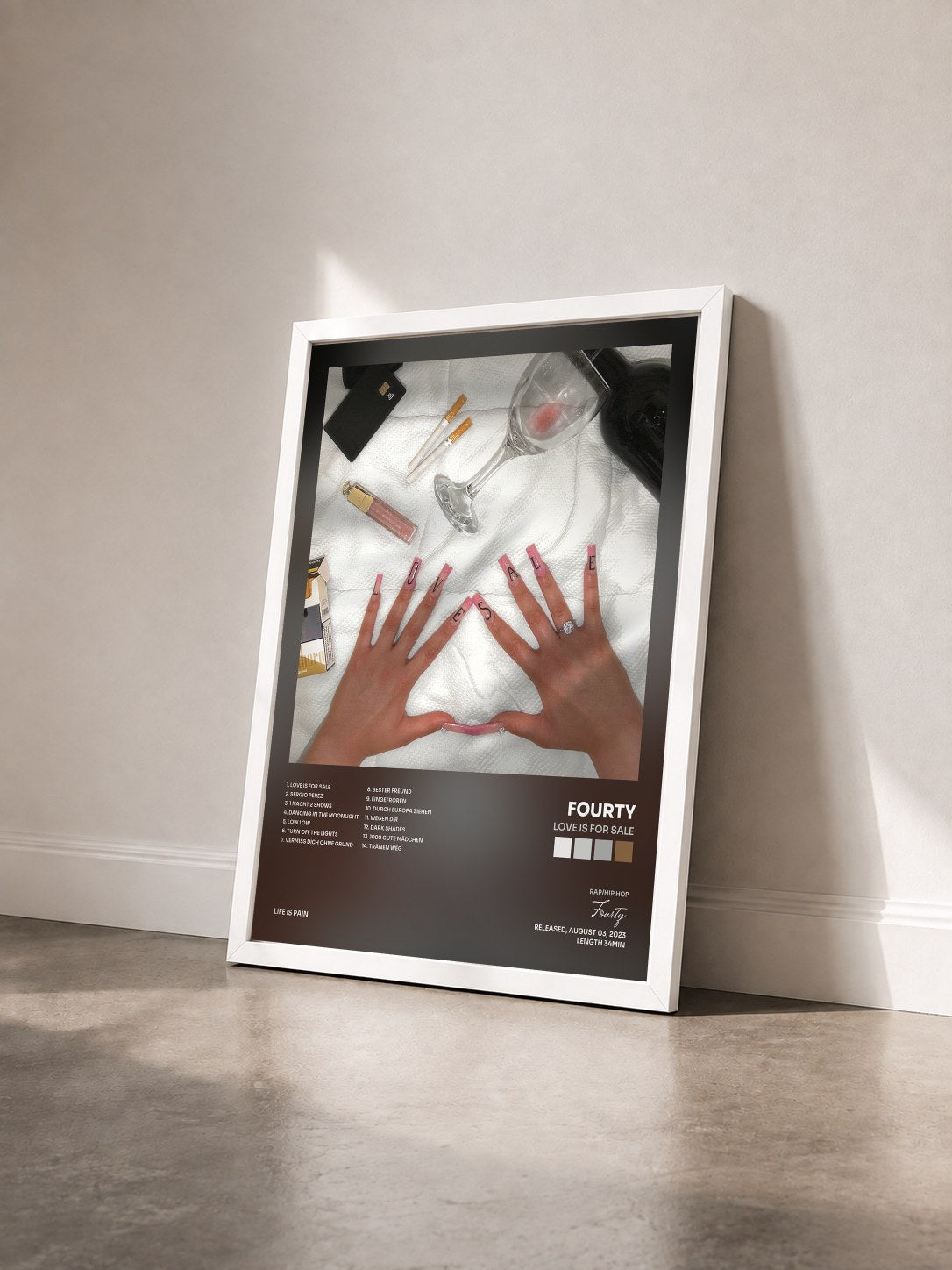 #blanc Tableau de l'album LOVE IS FOR SALE de Fourty vu de trois quarts, cadre blanc