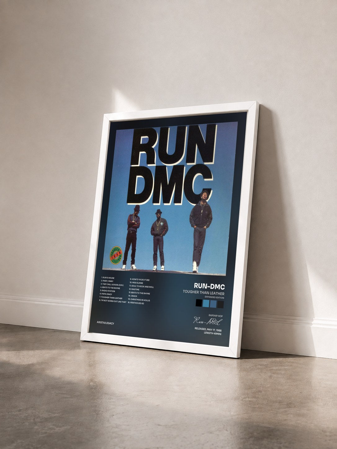 #blanc Tableau de l'album Tougher Than Leather (Expanded Edition) de Run-DMC vu de trois quarts, cadre blanc