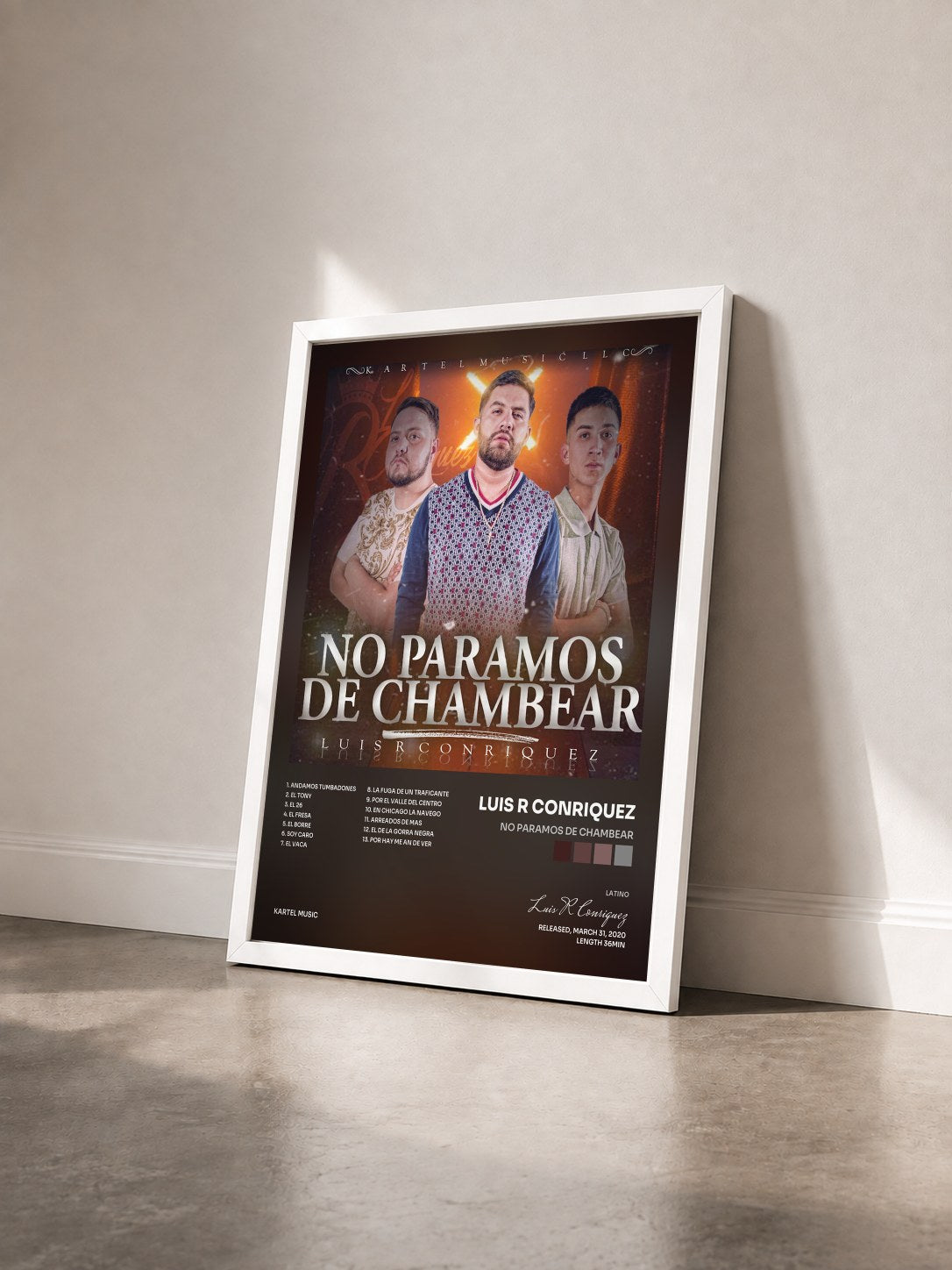 #blanc Tableau de l'album No Paramos de Chambear de Luis R Conriquez vu de trois quarts, cadre blanc