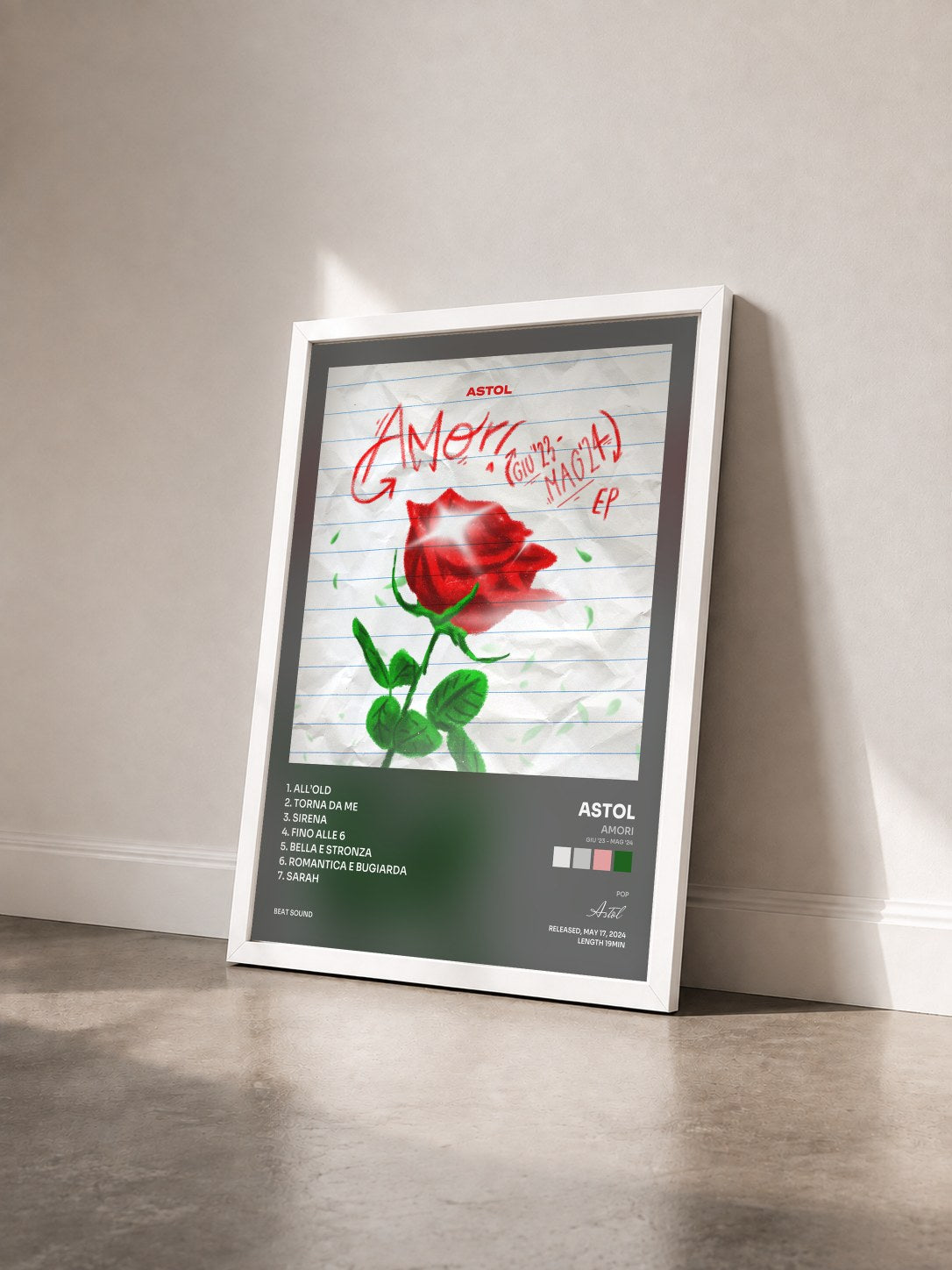 #blanc Tableau de l'album AMORI (giu ‘23 - mag ‘24) de Astol vu de trois quarts, cadre blanc