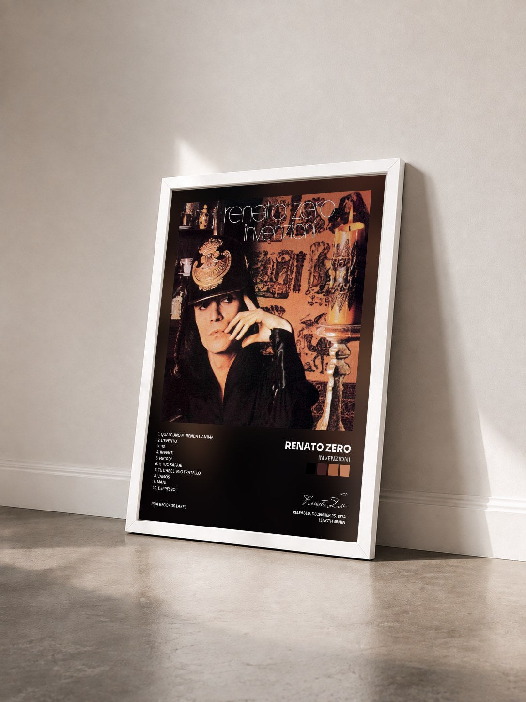 #blanc Tableau de l'album Invenzioni de Renato Zero vu de trois quarts, cadre blanc