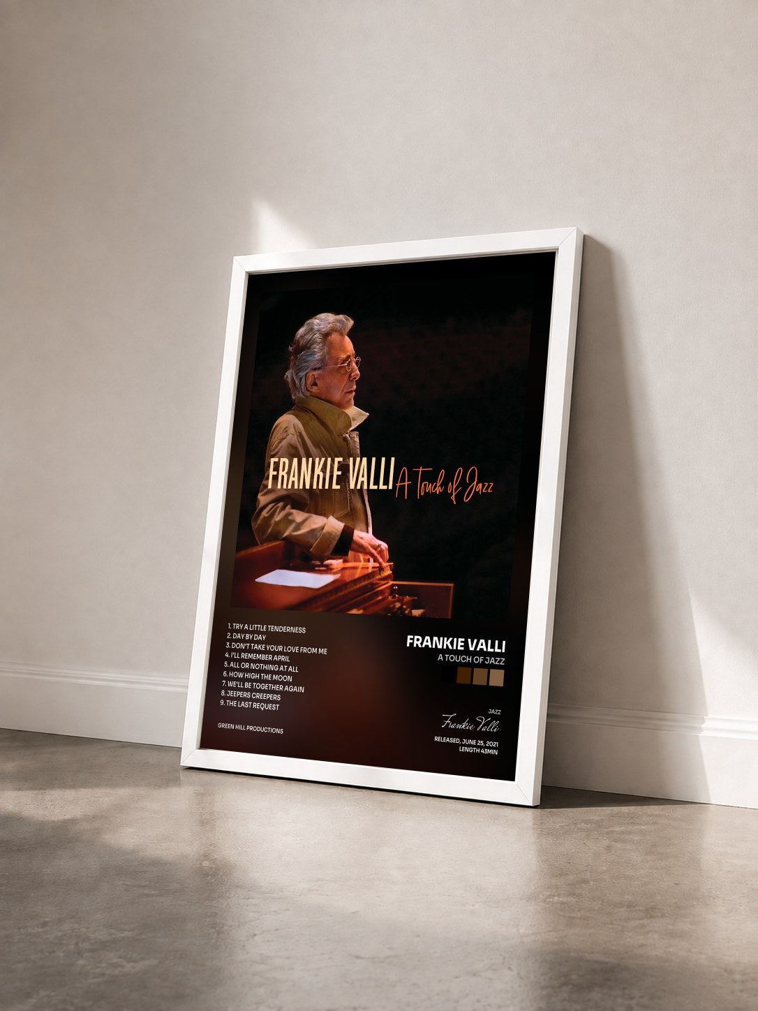 #blanc Tableau de l'album A Touch Of Jazz de Frankie Valli vu de trois quarts, cadre blanc