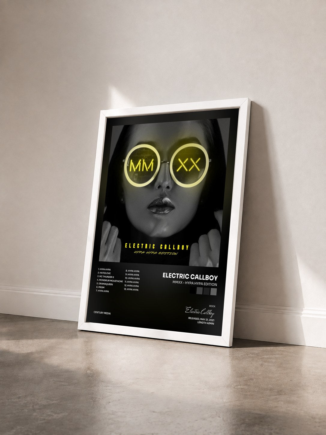 #blanc Tableau de l'album MMXX - Hypa Hypa Edition de Electric Callboy vu de trois quarts, cadre blanc