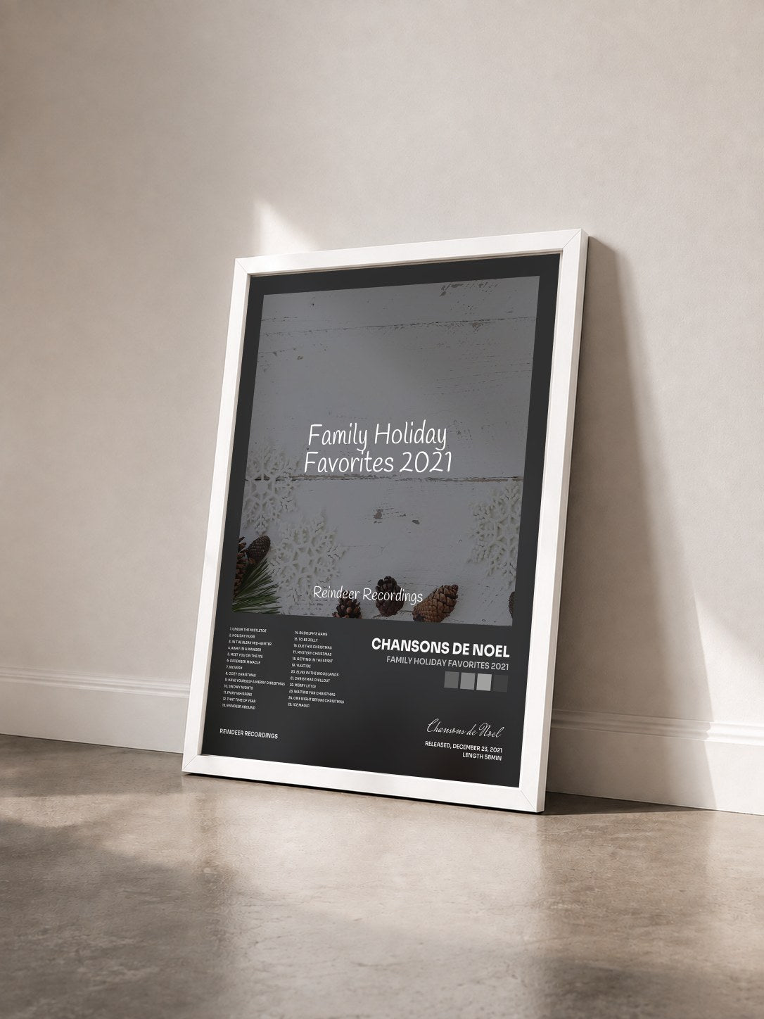 #blanc Tableau de l'album Family Holiday Favorites 2021 de Chansons de Noel vu de trois quarts, cadre blanc