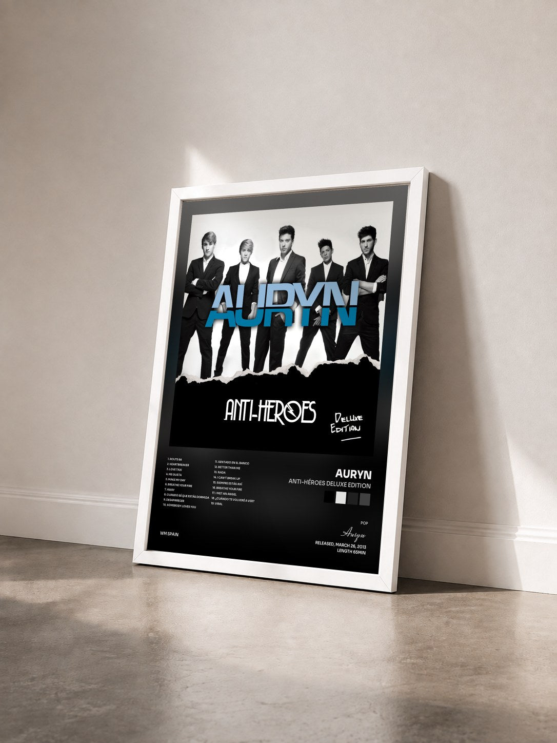 #blanc Tableau de l'album Anti-Héroes Deluxe edition de Auryn vu de trois quarts, cadre blanc