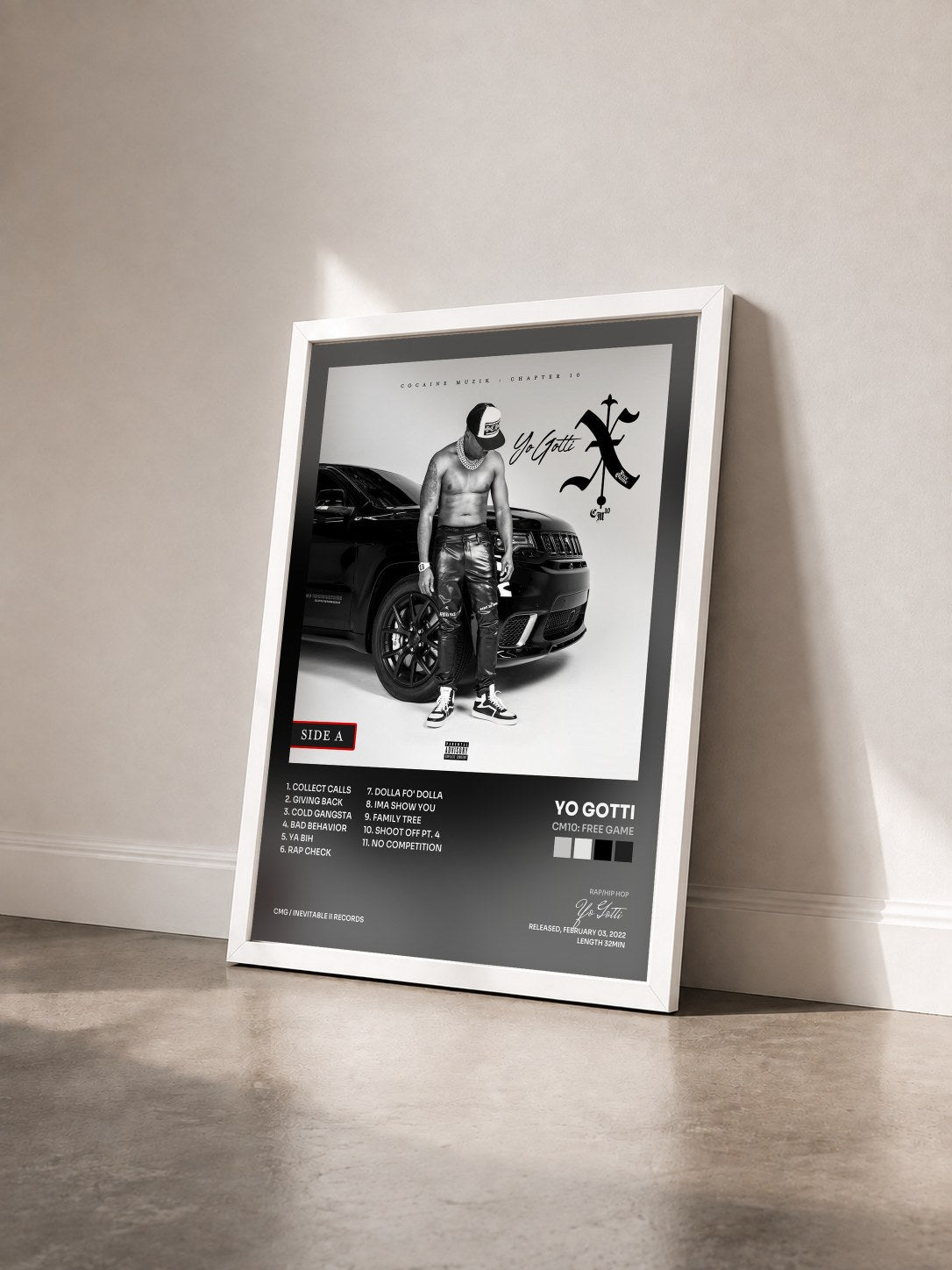 #blanc Tableau de l'album CM10: Free Game de Yo Gotti vu de trois quarts, cadre blanc