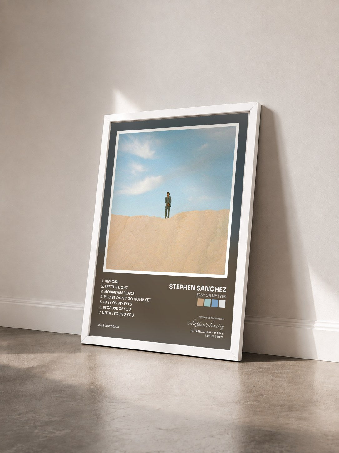 #blanc Tableau de l'album Easy On My Eyes de Stephen Sanchez vu de trois quarts, cadre blanc