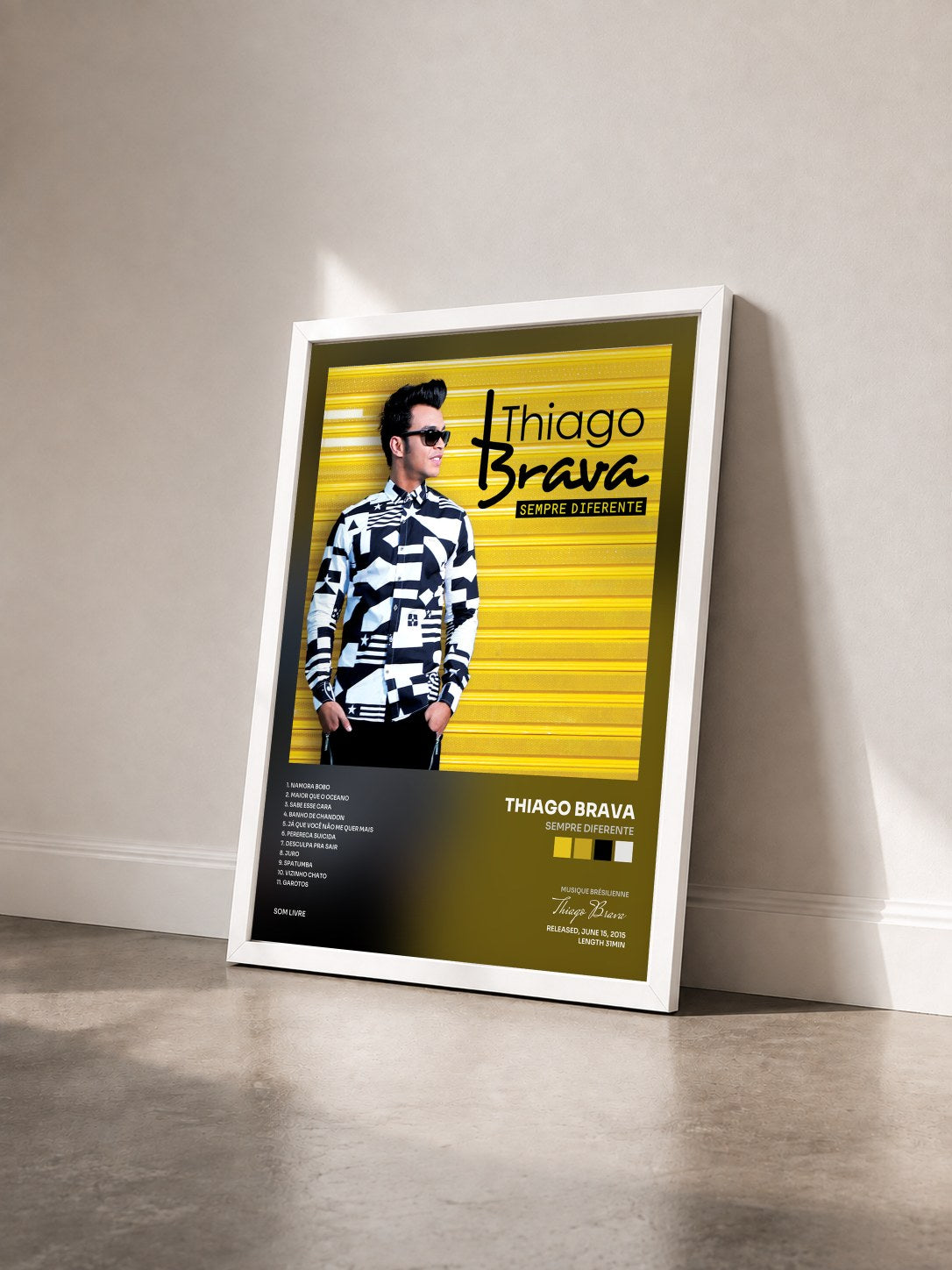 #blanc Tableau de l'album Sempre Diferente de Thiago Brava vu de trois quarts, cadre blanc