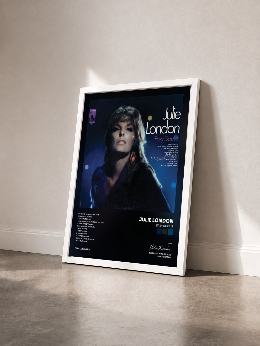 #blanc Tableau de l'album Easy Does It de Julie London vu de trois quarts, cadre blanc