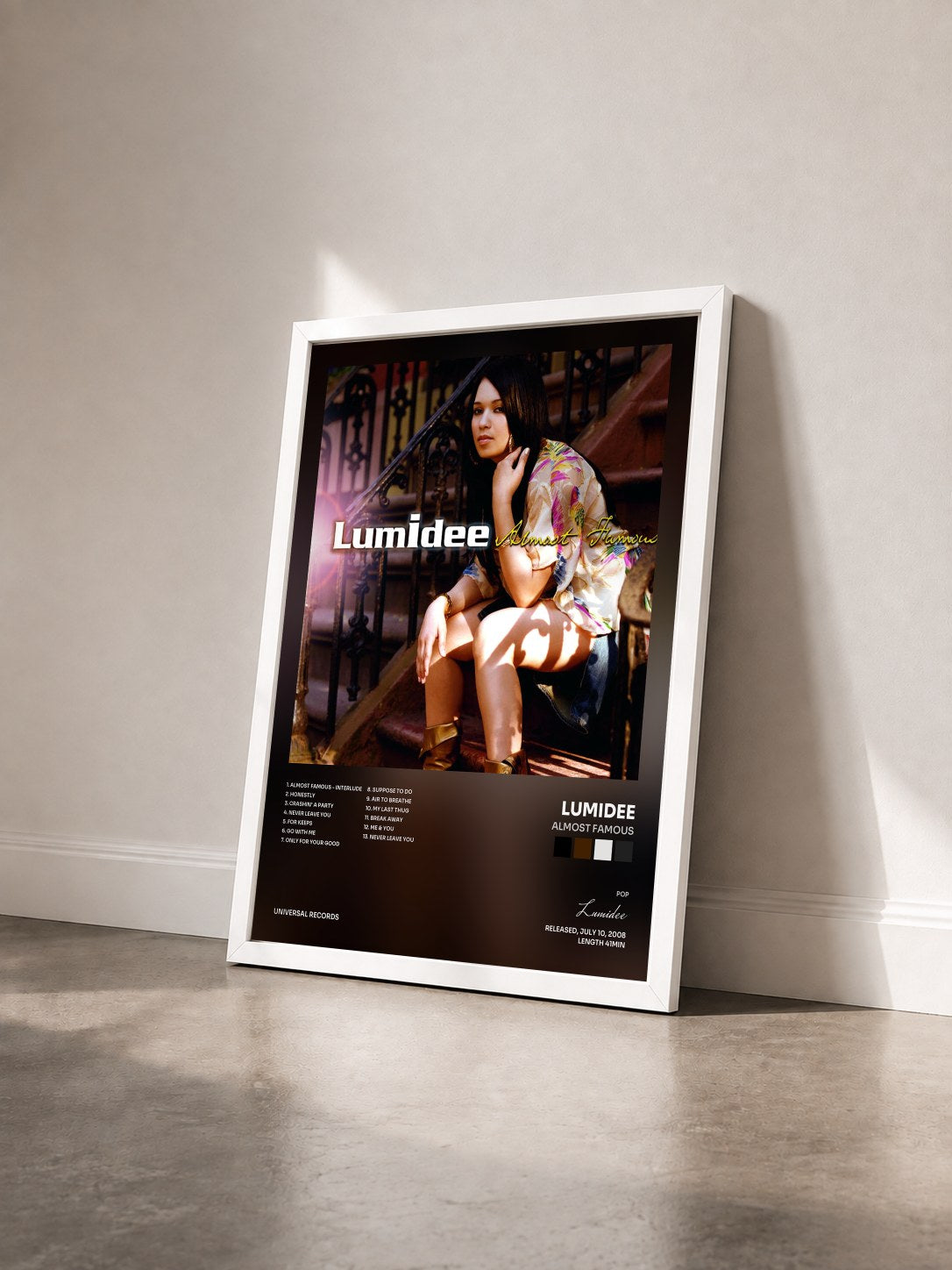 #blanc Tableau de l'album Almost Famous de Lumidee vu de trois quarts, cadre blanc
