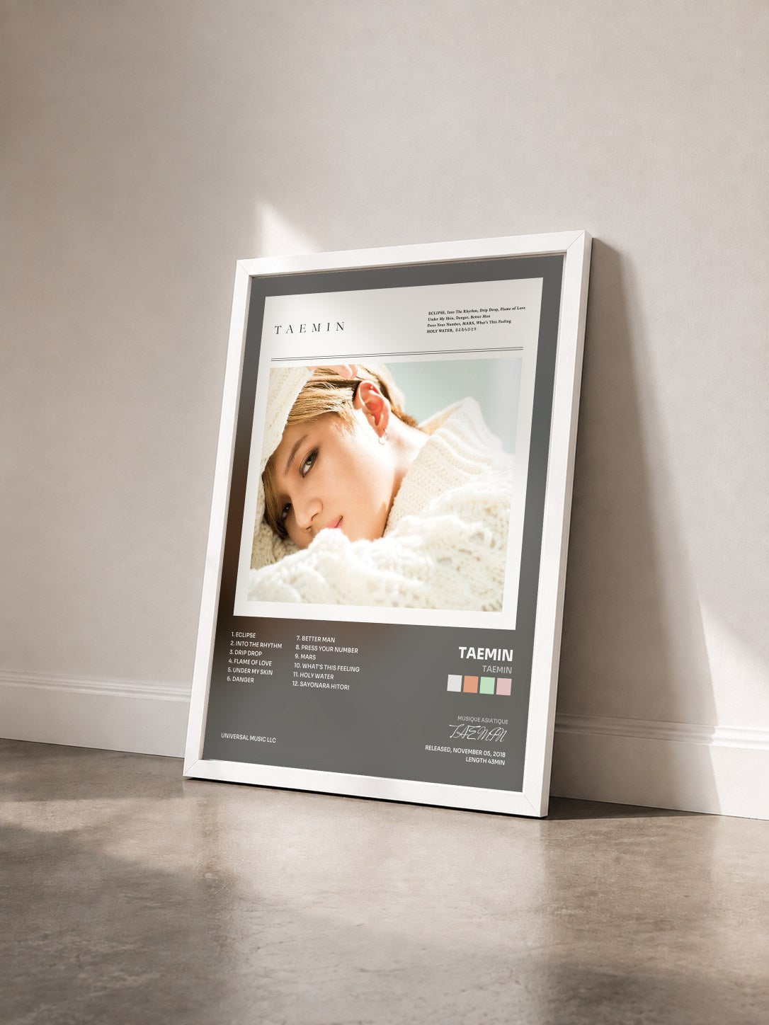 #blanc Tableau de l'album Taemin de TAEMIN vu de trois quarts, cadre blanc