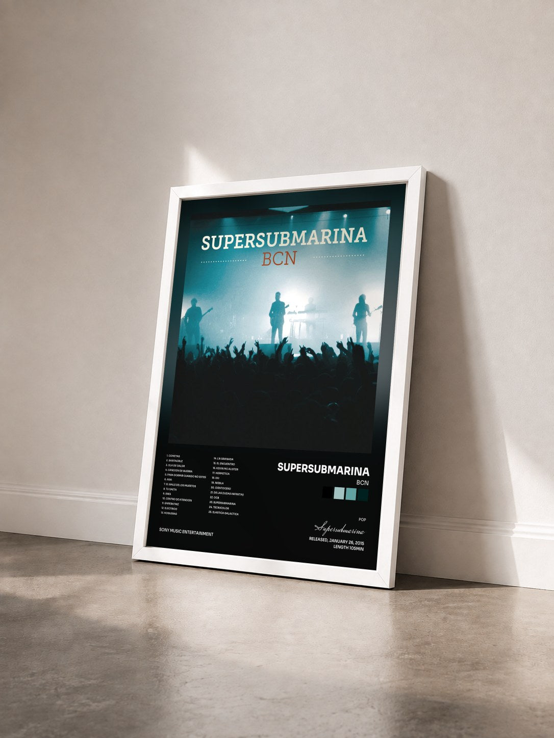 #blanc Tableau de l'album BCN de Supersubmarina vu de trois quarts, cadre blanc