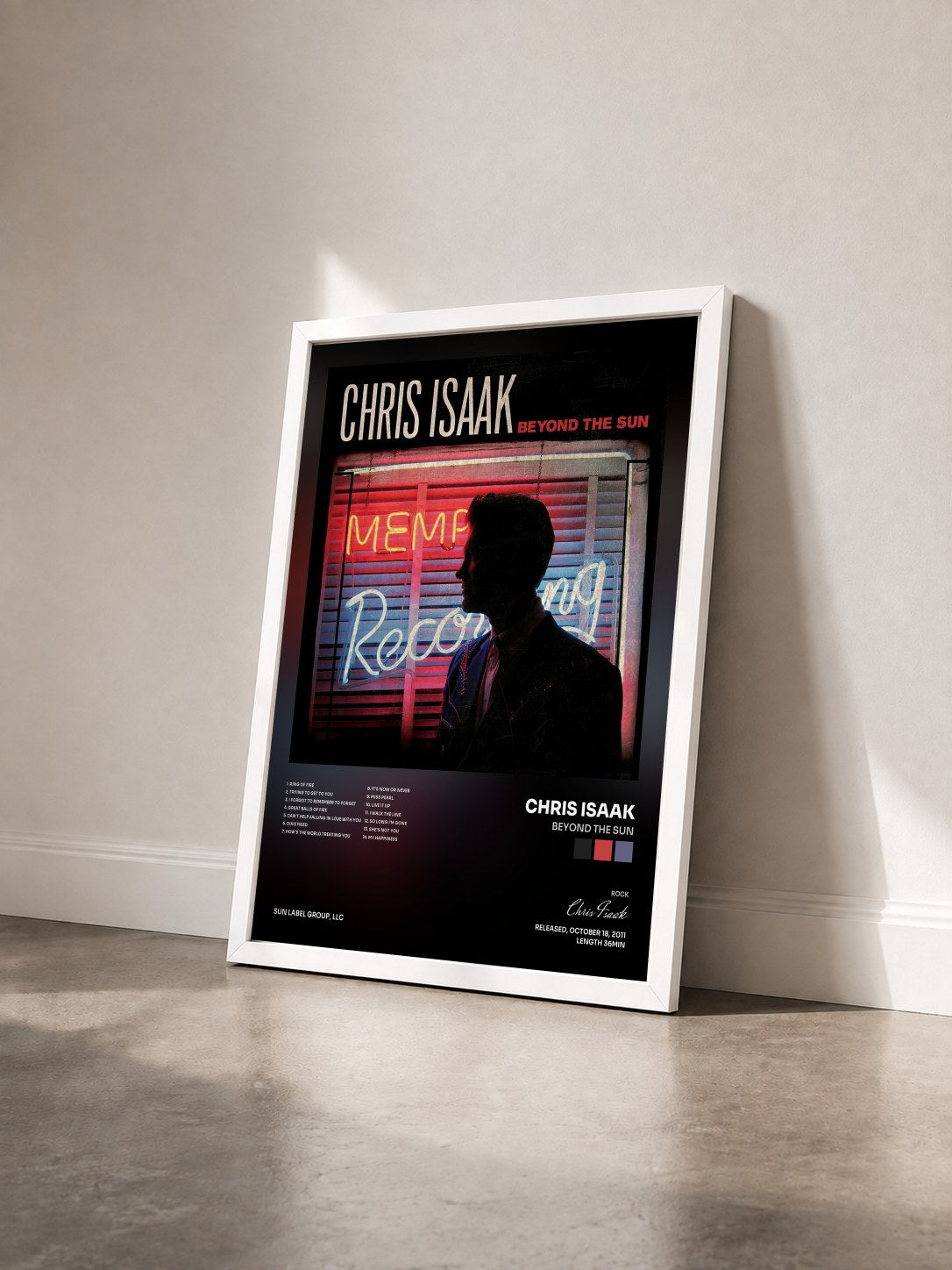 #blanc Tableau de l'album Beyond The Sun de Chris Isaak vu de trois quarts, cadre blanc