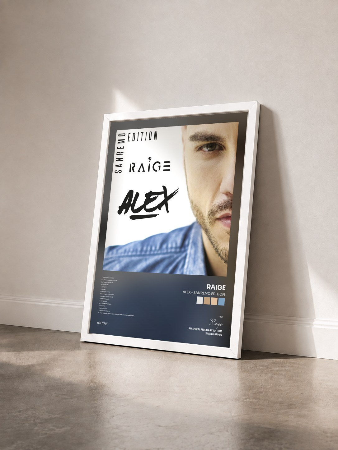 #blanc Tableau de l'album Alex - Sanremo Edition de Raige vu de trois quarts, cadre blanc