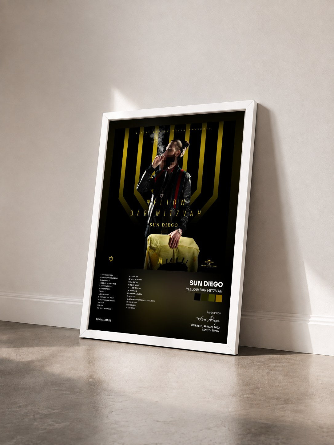 #blanc Tableau de l'album Yellow Bar Mitzvah de Sun Diego vu de trois quarts, cadre blanc