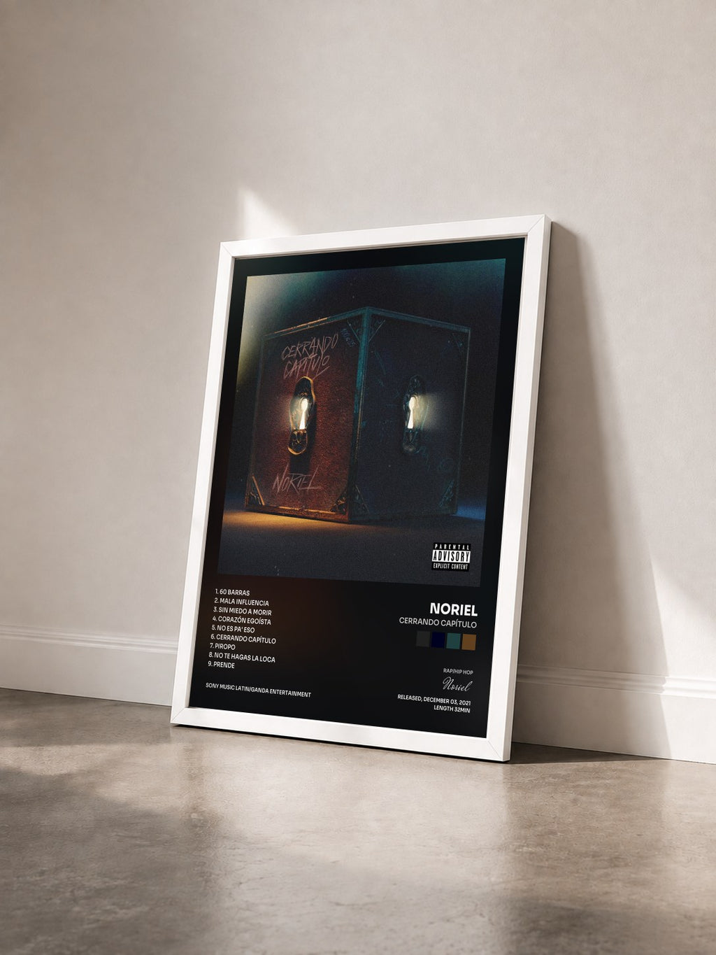 #blanc Tableau de l'album Cerrando Capítulo de Noriel vu de trois quarts, cadre blanc