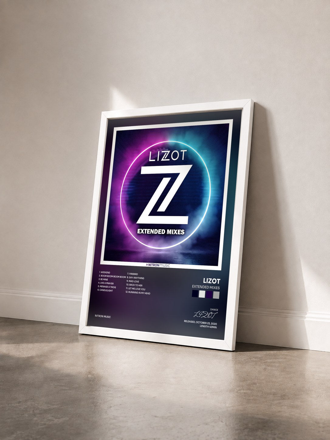 #blanc Tableau de l'album Extended Mixes de LIZOT vu de trois quarts, cadre blanc