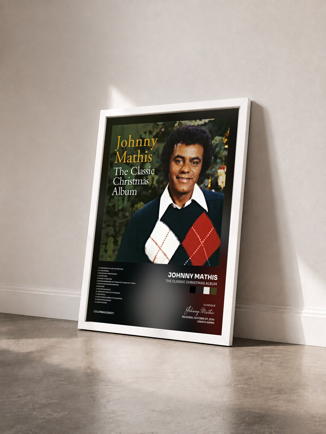 #blanc Tableau de l'album The Classic Christmas Album de Johnny Mathis vu de trois quarts, cadre blanc